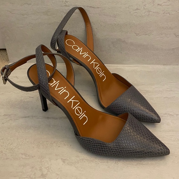 calvin klein raffaela pump